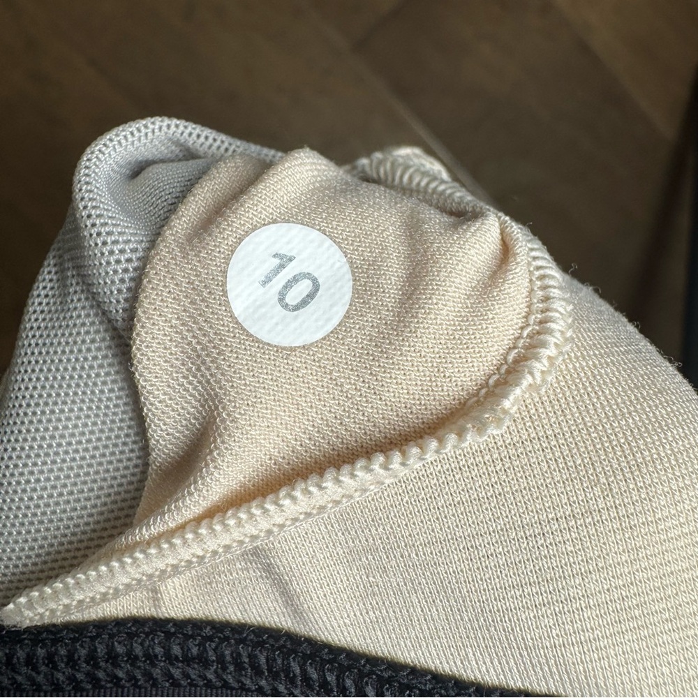Lululemon Black/White Patterned Sports Bra - Picture 7 of 7